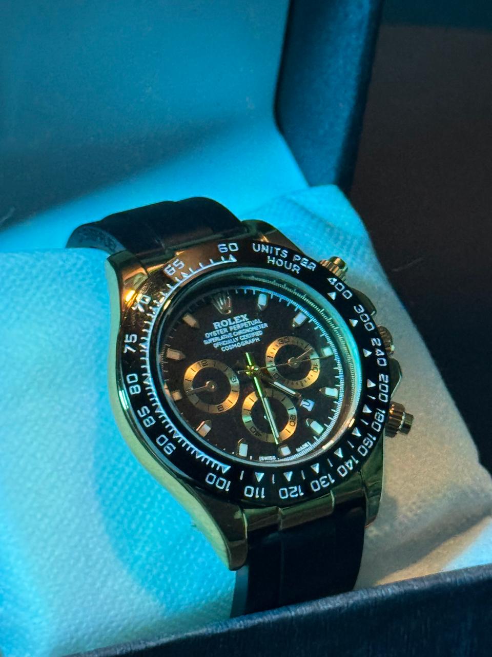 Rolex-Style Luxury Watch With Rotating Bezel