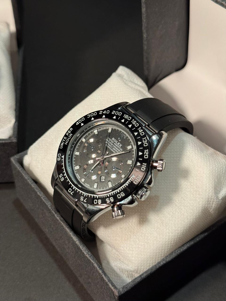 Rolex-Style Luxury Watch With Rotating Bezel