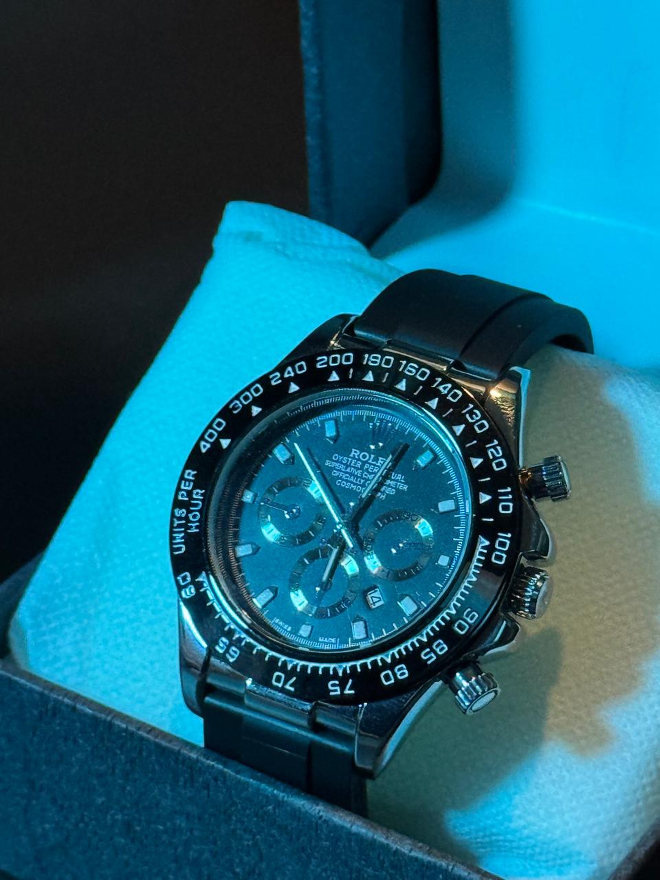 Rolex-Style Luxury Watch With Rotating Bezel